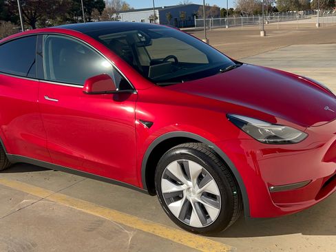 Used 2023 Tesla Model Y Long Range image 6