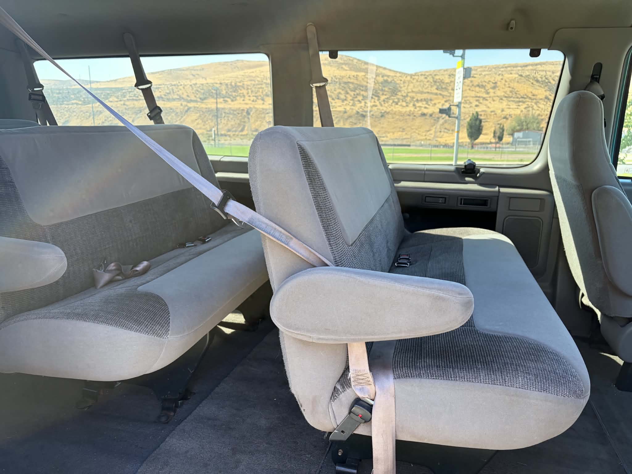 Used 1998 Ford E-350 and Econoline 350 Club Wagon RWD image 17