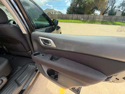 Used 2017 Nissan Pathfinder S FWD image 22