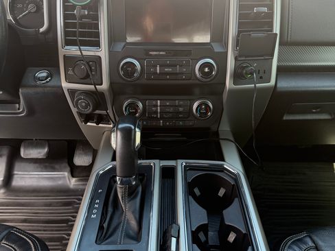 Used 2019 Ford F150 Lariat w/ Equipment Group 502A Luxury AWD/4WD image 12