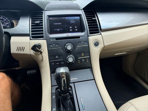 Used 2013 Ford Taurus SEL FWD image 6