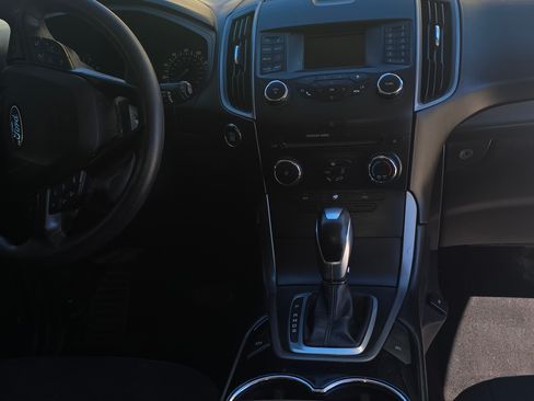 Used 2017 Ford Edge SE image 21