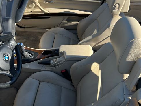 Used 2011 BMW 335i Convertible image 9