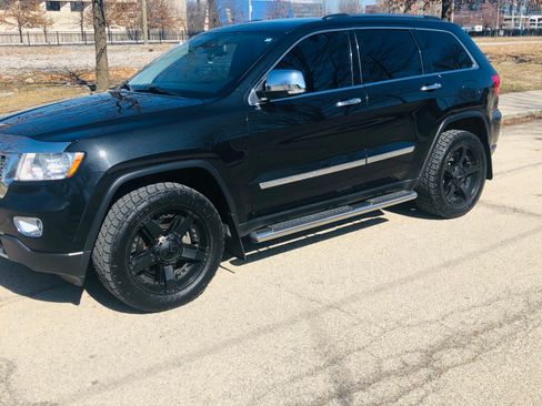 Used 2013 Jeep Grand Cherokee Overland w/ Advance Technology Group AWD/4WD image 4
