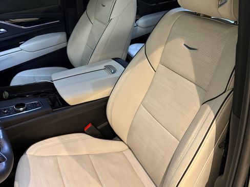 Used 2023 Cadillac Escalade Sport w/ LPO, ONYX Package image 9