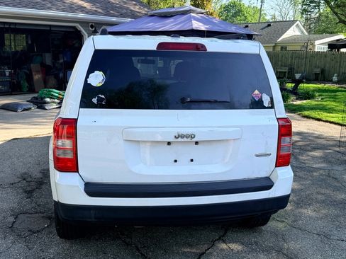 Used 2012 Jeep Patriot Latitude FWD image 4