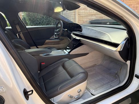 Used 2022 Lucid Air Dream Edition image 11