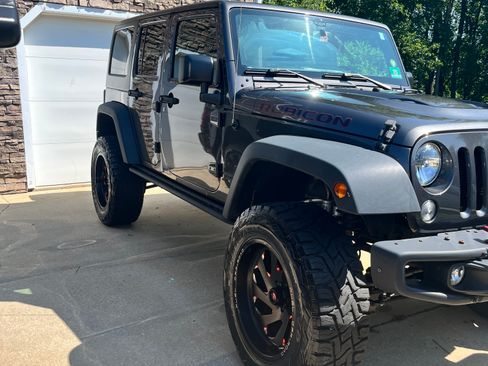 Used 2016 Jeep Wrangler Unlimited Rubicon AWD/4WD image 2