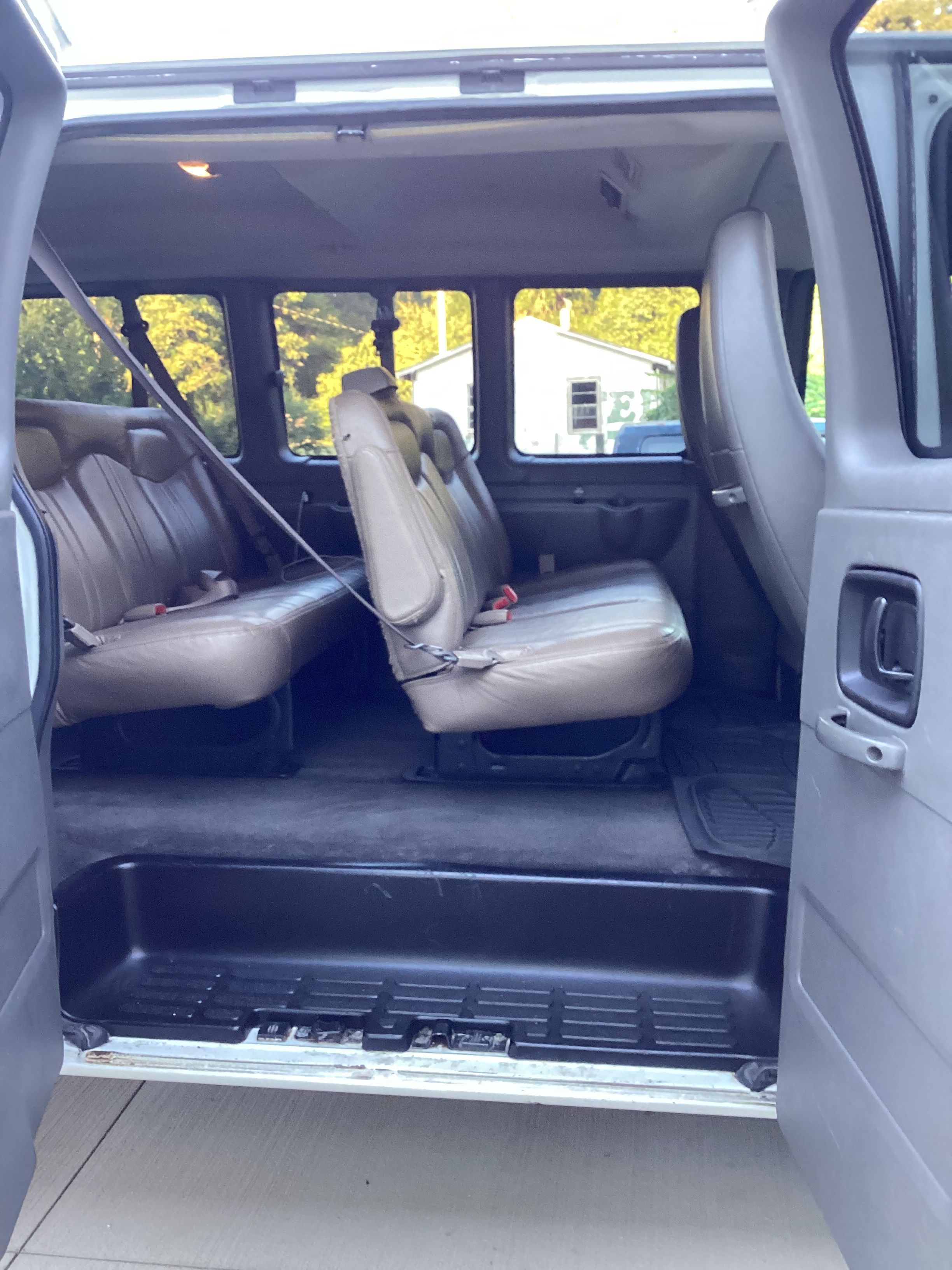 Used 2010 Chevrolet Express 3500 LT w/ LT Preferred Equipment Group RWD image 14