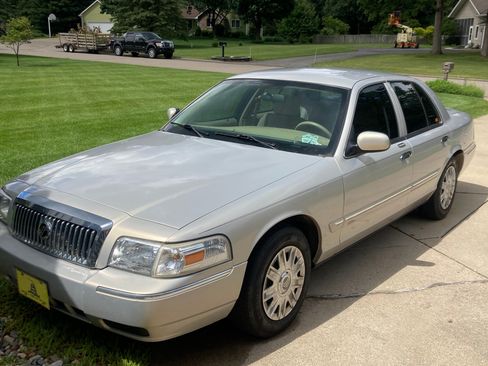 Used 2008 Mercury Grand Marquis GS image 1
