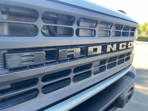 Used 2022 Ford Bronco Black Diamond image 10