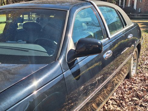 Used 1998 Lincoln Town Car Executive image 2