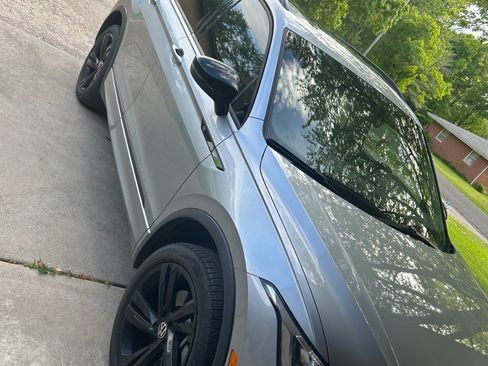 Used 2023 Volkswagen Tiguan SE R-Line image 16