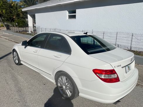 Used 2009 Mercedes-Benz C 300 Sedan image 2