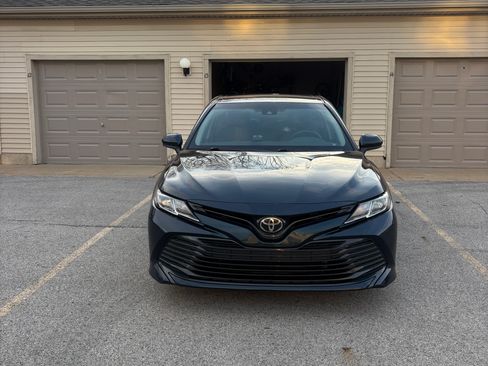 Used 2018 Toyota Camry LE image 1