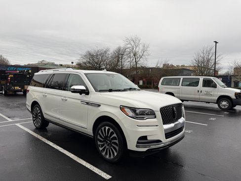 Used 2024 Lincoln Navigator L Black Label image 2