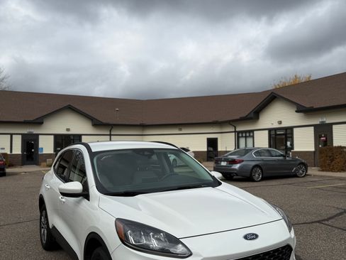 Used 2021 Ford Escape SEL image 2