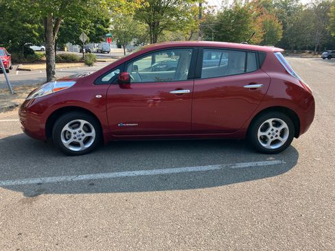 Used 2012 Nissan Leaf SL FWD image 2