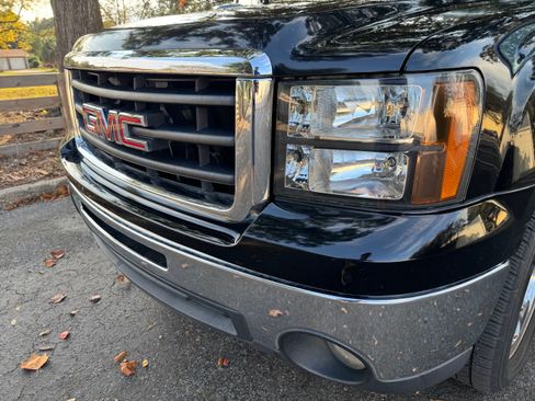 Used 2011 GMC Sierra 1500 SLE w/ Regional Value Package image 19