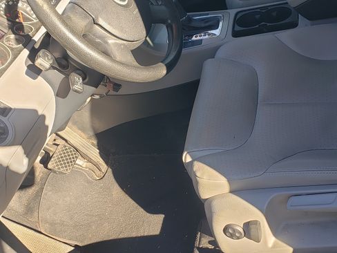 Used 2006 Volkswagen Passat 2.0T image 16