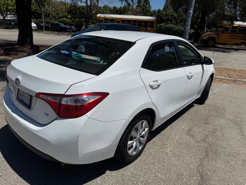 Used 2015 Toyota Corolla LE FWD image 5