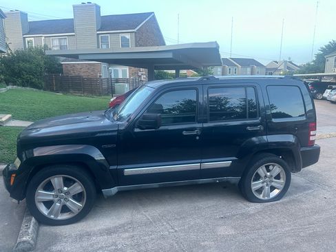 Used 2012 Jeep Liberty Limited Jet RWD image 5