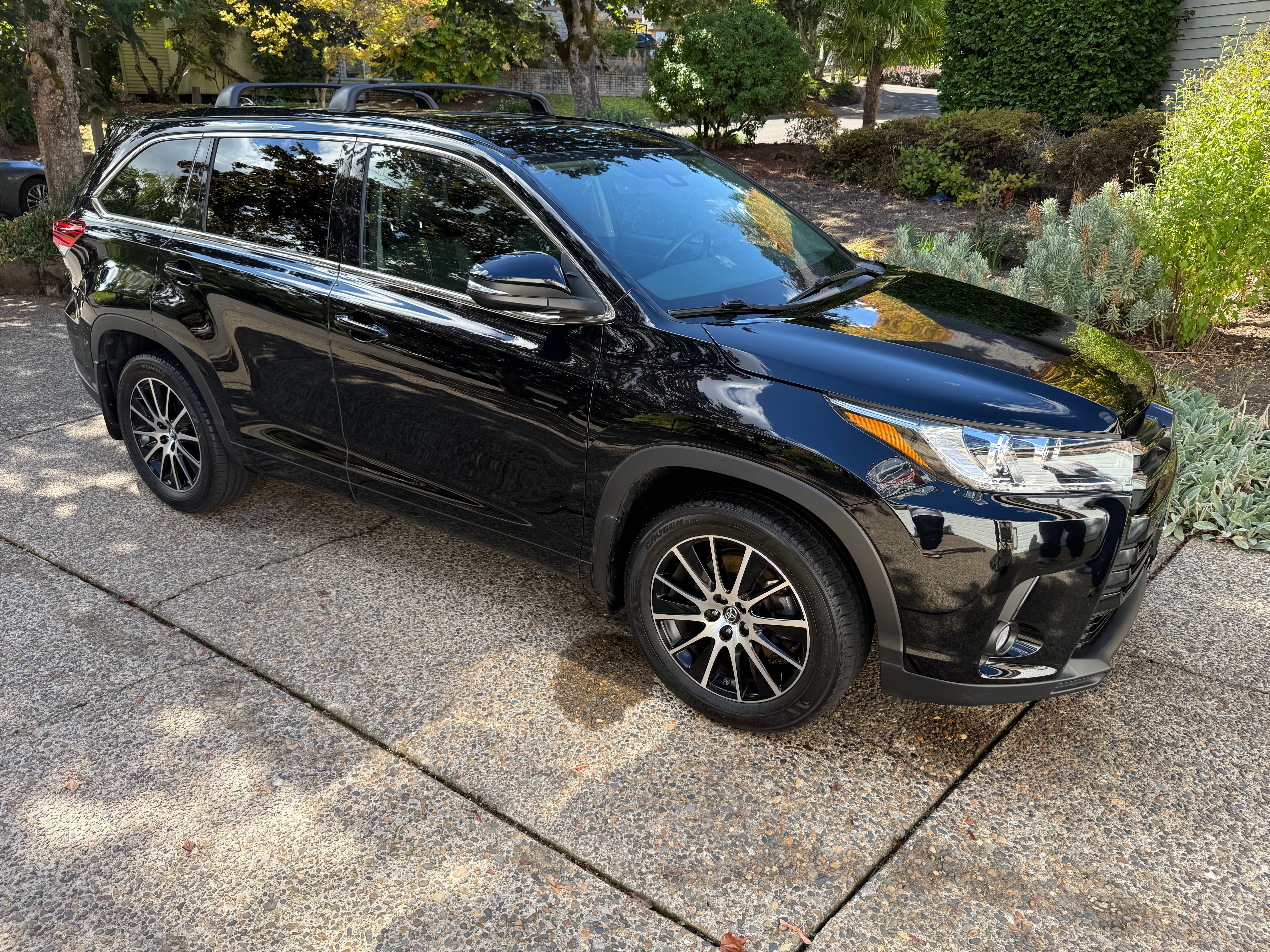 Used 2018 Toyota Highlander SE AWD/4WD image 1