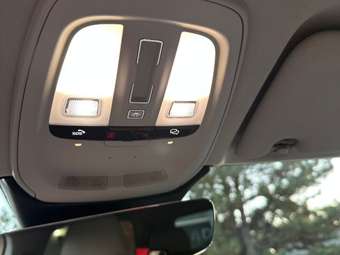 Used 2023 Volvo XC60 B5 Ultimate w/ Climate Package image 15