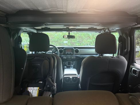Used 2018 Jeep Wrangler Unlimited Sport AWD/4WD image 9