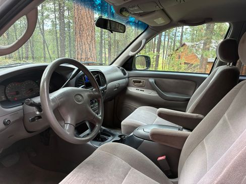 Used 2001 Toyota Sequoia SR5 w/ Convenience Pkg AWD/4WD image 6