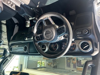 Used 2018 Jeep Wrangler Unlimited Sahara AWD/4WD image 11