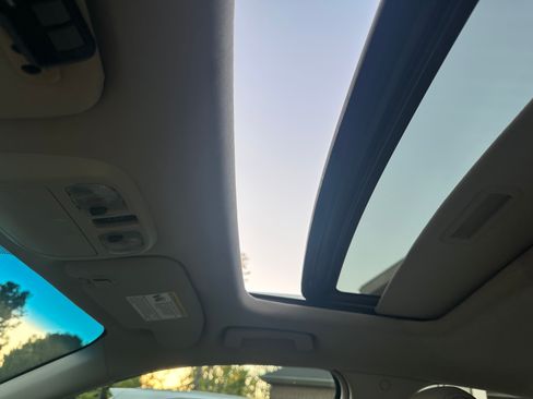 Used 2011 Ford Fusion SEL w/ 302A Rapid Spec Order Code image 9