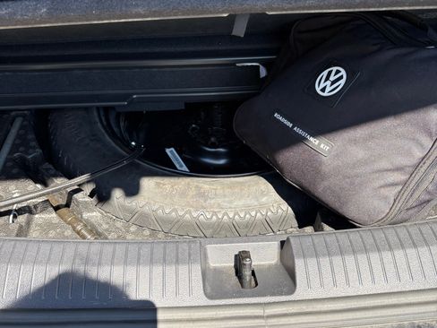 Used 2018 Volkswagen Tiguan SE w/ Panoramic Sunroof Package AWD/4WD image 8