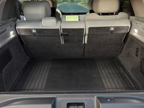 Used 2024 Land Rover Range Rover SV AWD/4WD image 14