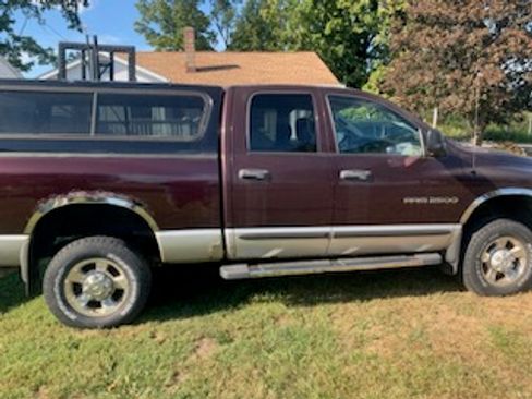 Used 2005 Dodge Ram 2500 Truck SLT image 2