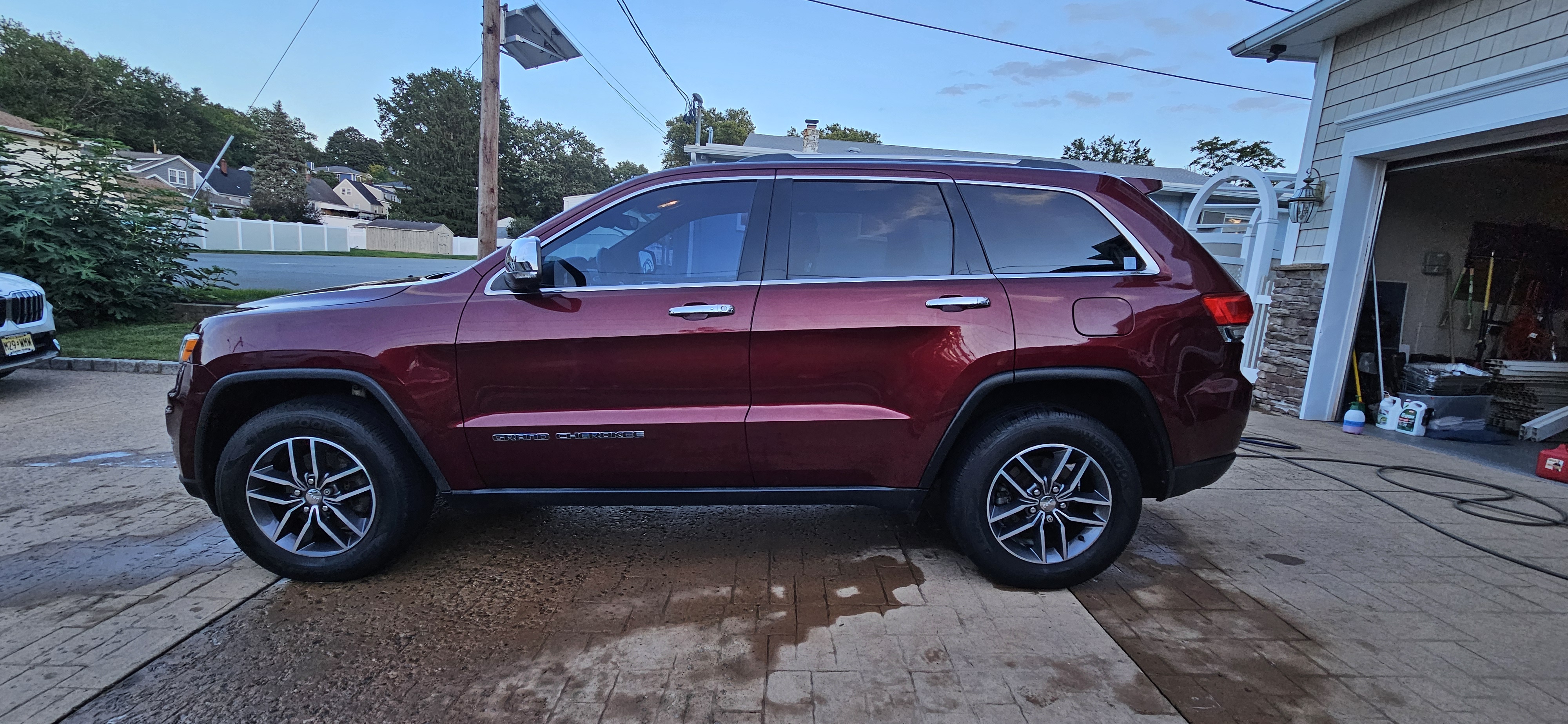 Used 2018 Jeep Grand Cherokee Limited AWD/4WD image 2
