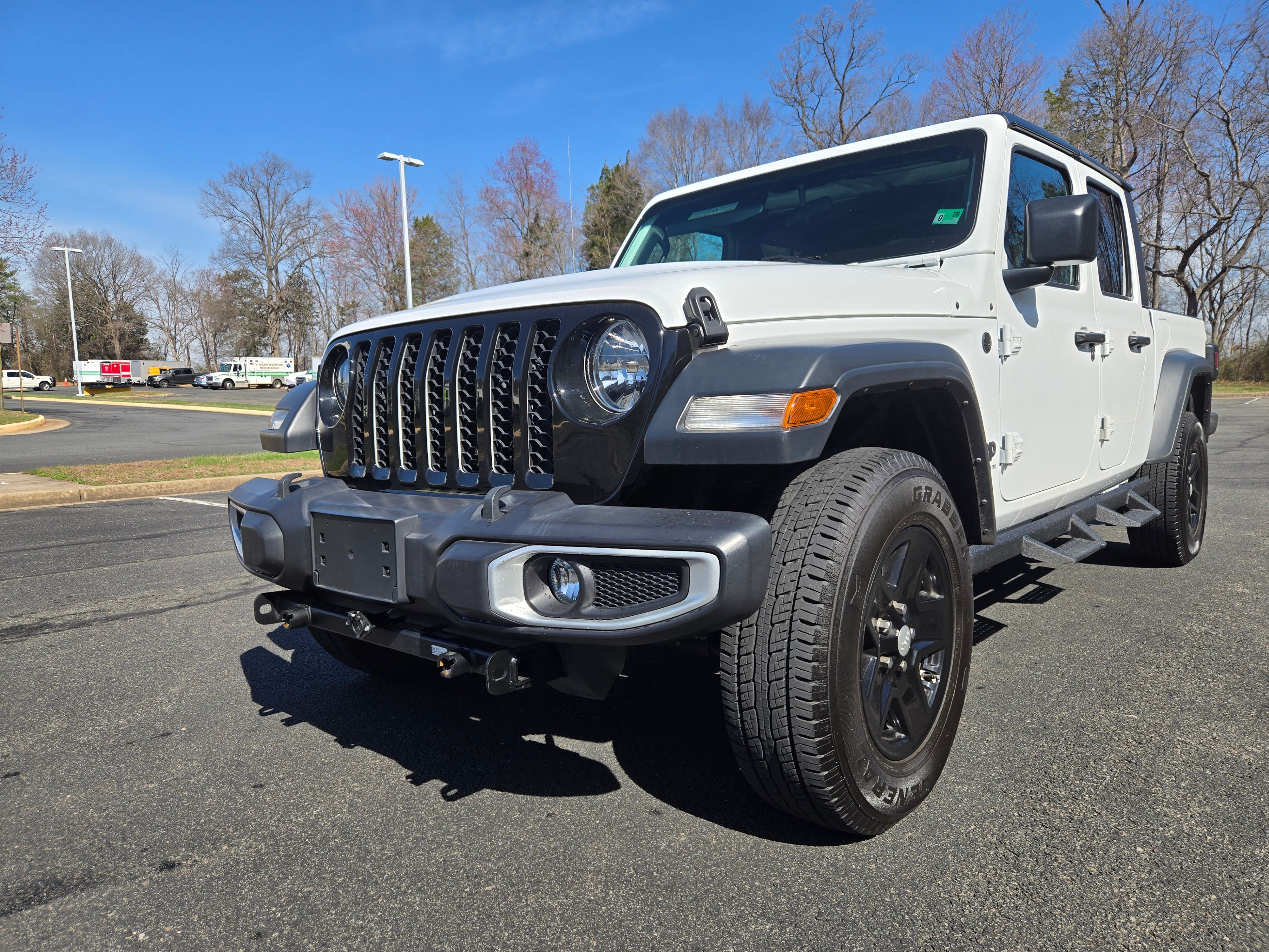 Used 2023 Jeep Gladiator Sport AWD/4WD image 6