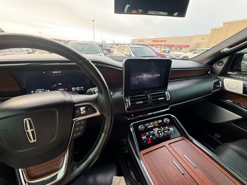 Used 2018 Lincoln Navigator L Reserve w/ Technology Package image 6
