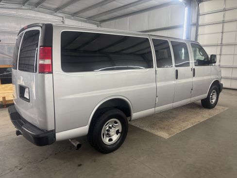 Used 2019 Chevrolet Express 3500 LS image 6