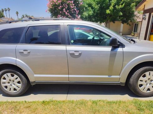 Used 2016 Dodge Journey SE w/ Flexible Seating Group image 4