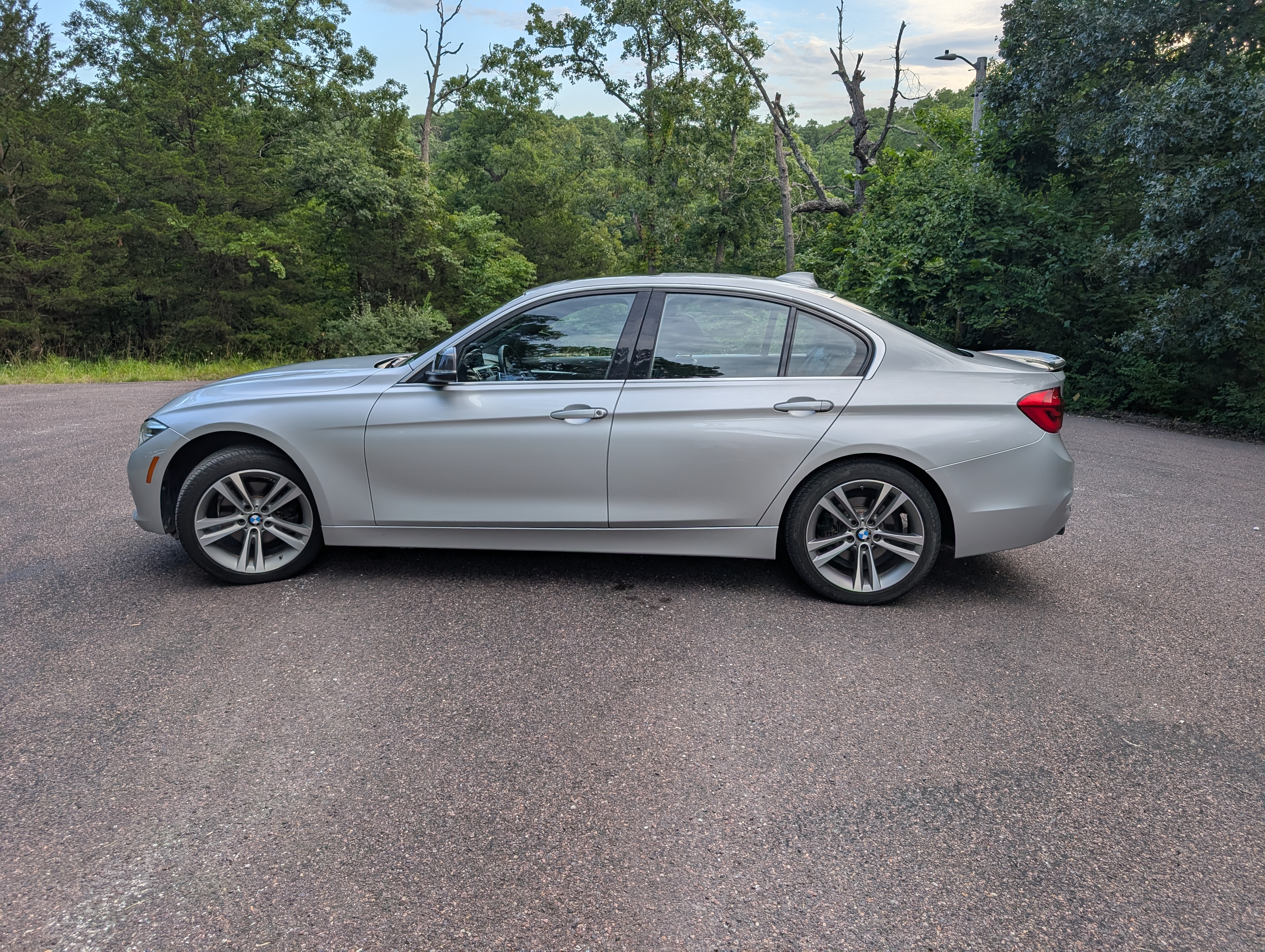 Used 2017 BMW 330i xDrive Sedan AWD/4WD image 12