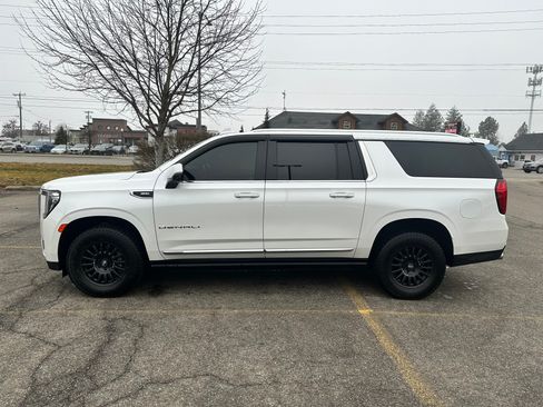 Used 2021 GMC Yukon XL Denali w/ Denali Premium Package AWD/4WD image 6