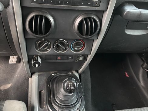 Used 2007 Jeep Wrangler Unlimited X image 9