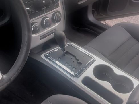 Used 2010 Dodge Challenger SE image 11