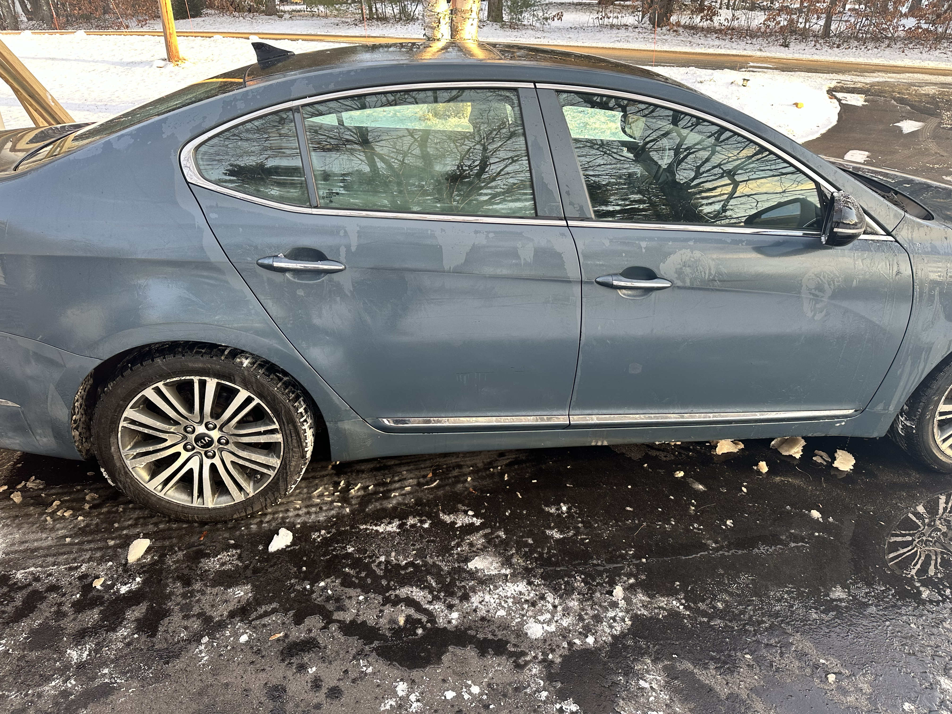 Used 2015 Kia Cadenza Premium FWD image 4