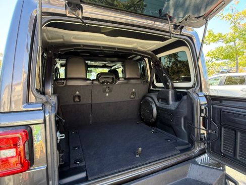 Used 2021 Jeep Wrangler Unlimited Rubicon AWD/4WD image 6