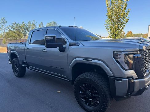 Used 2024 GMC Sierra 2500 Denali Ultimate image 4