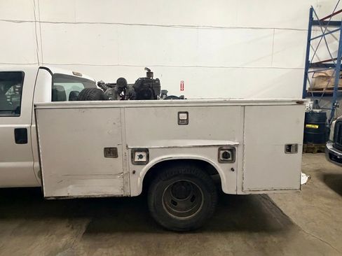 Used 2011 Ford F350 XL w/ Trailer Tow Pkg RWD image 9