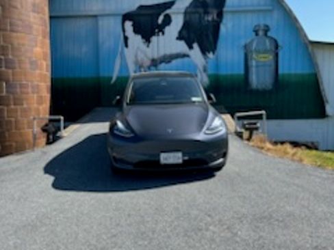 Used 2022 Tesla Model Y Long Range AWD/4WD image 1
