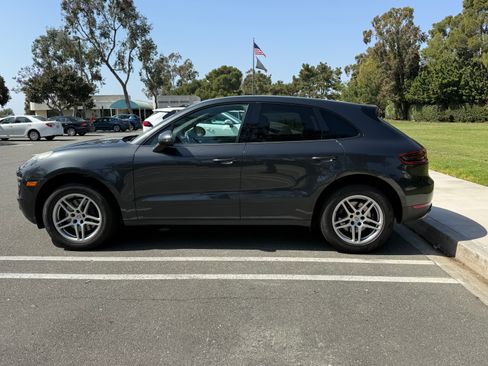 Used 2018 Porsche Macan Sport Edition AWD/4WD image 2
